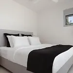Luxurious Seafront *
