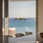 Luxurious Seafront *