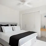 Luxurious Seafront *