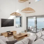 Luxurious Seafront *