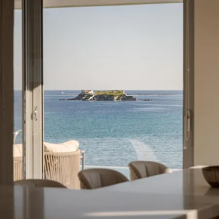 Luxurious Seafront *