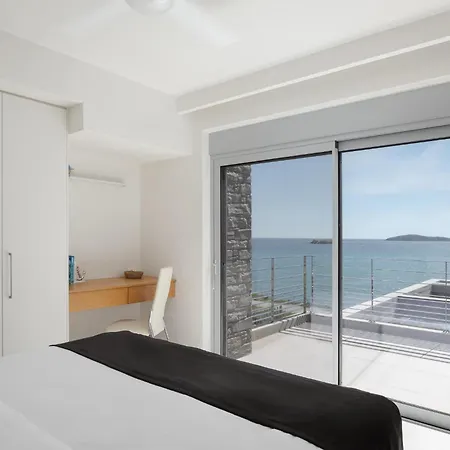 Luxurious Seafront *