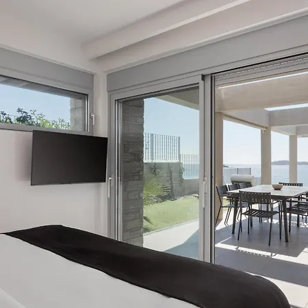 Βίλα Luxurious Seafront Κάρυστος