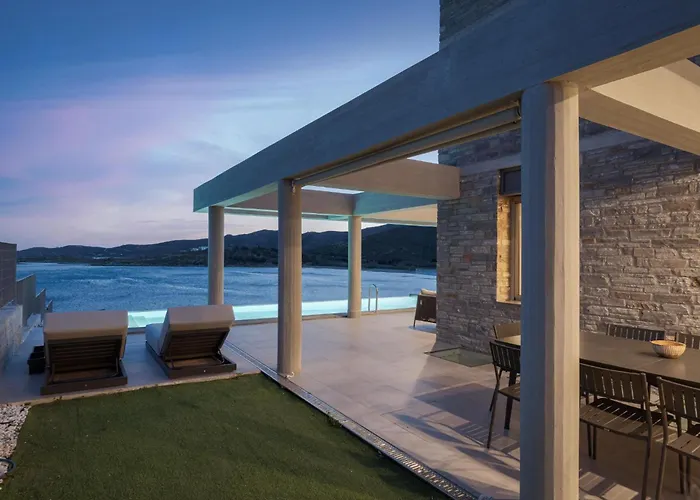 Villa Luxurious Seafront