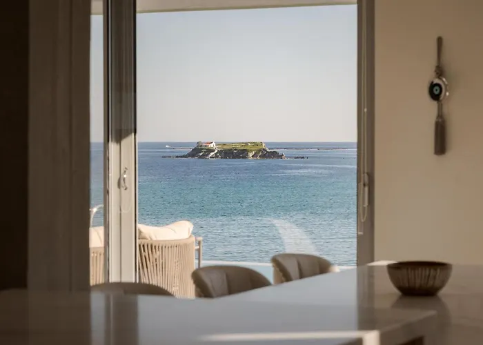 Luxurious Seafront *