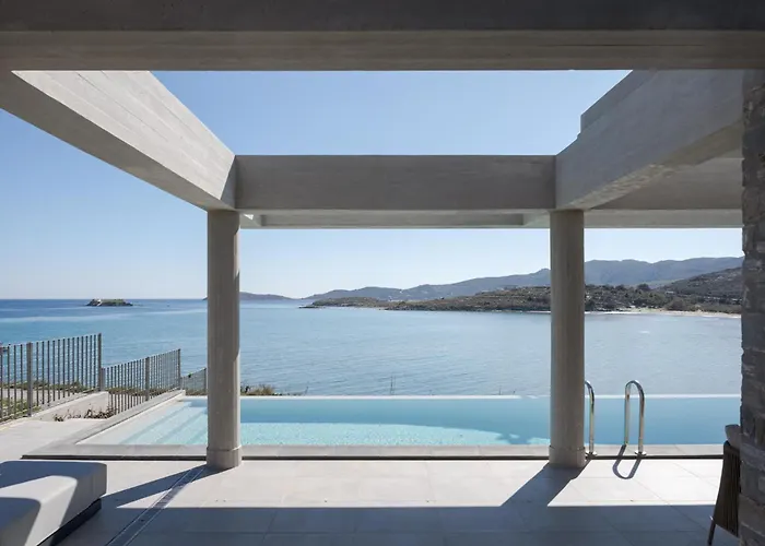 Luxurious Seafront Villa