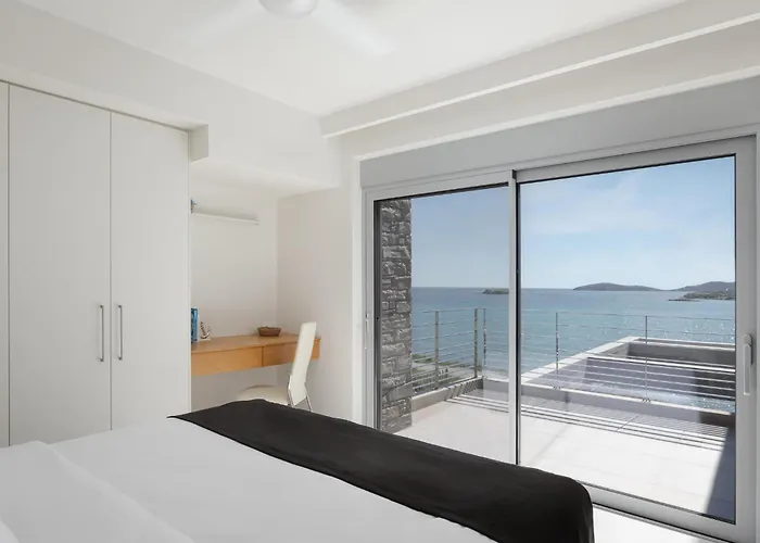 Luxurious Seafront *